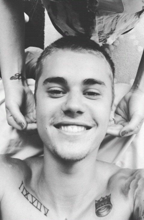teamsizzlers's tweet photo. RT = VOTO
#ARIASJUSTINBIEBER https://t.co/ijYhrZc7U5