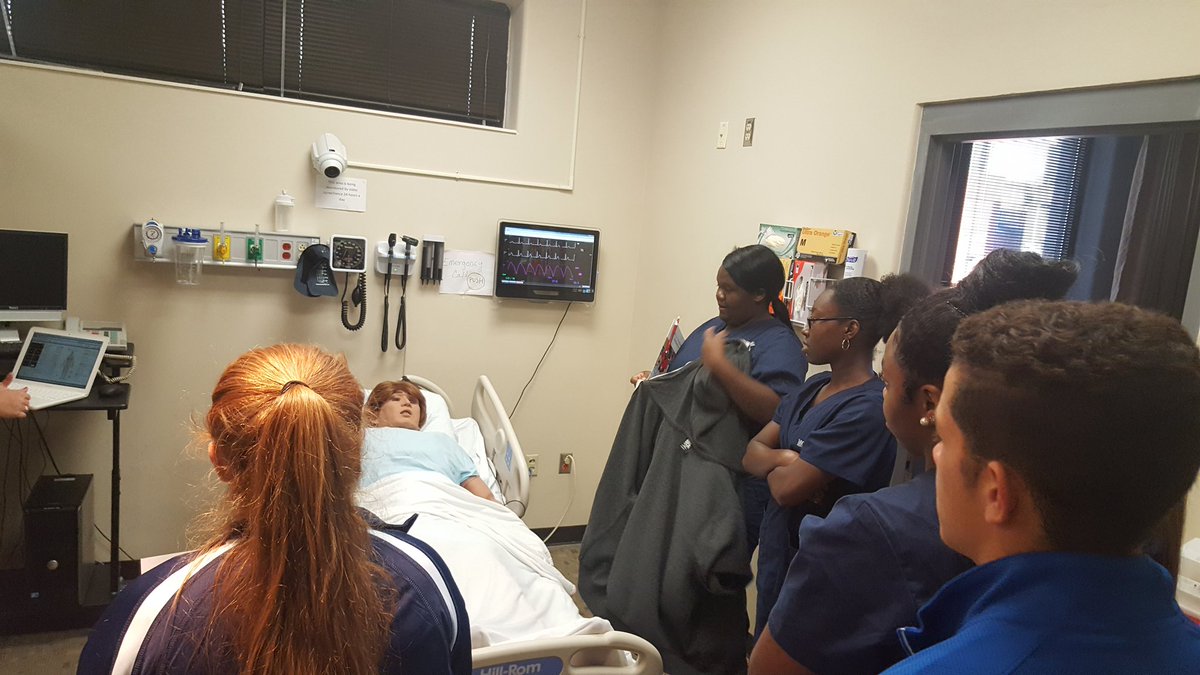 mabma_abma's tweet photo. @mooremustangs Moore nursing students in the U of L nursing school simulation lab diagnosing the maniken. https://t.co/bS3ZKrQ9bz