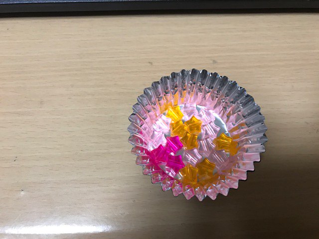 木倉かなこ 雑多アカ Auf Twitter メルトビーズでの遊び方 ダイソーで100円のビーズを買って アルミのカップに重ならないように敷き詰める オーブントースターで約10分 加熱する 解けて一塊になったら 取り出す 熱いよ アルミカップから取り出して完成