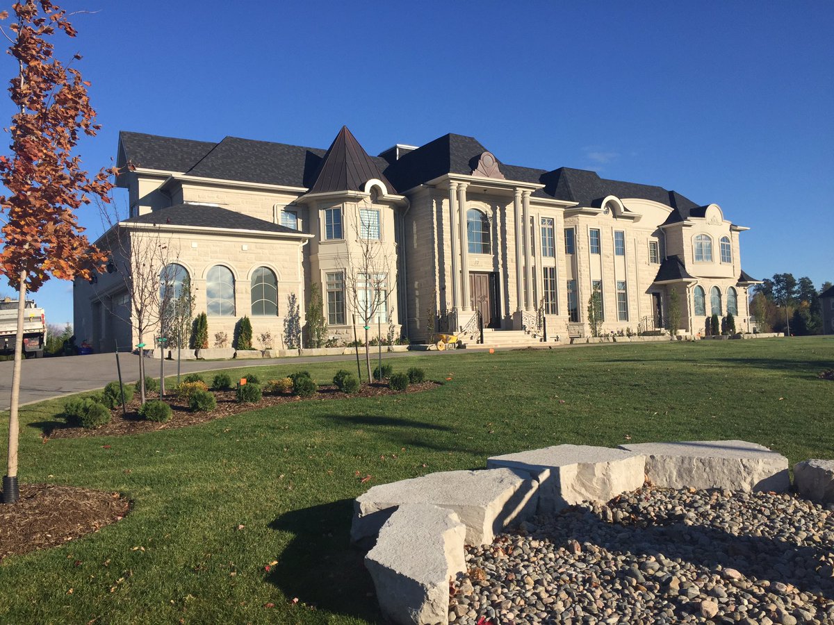 inlitedesign's tweet photo. On site waiting for the sun to set for a photo shoot. Can't wait to see @landscapewithJC - stay tuned for "after" shots @stonemensvalley https://t.co/ozIt9Ps0wg