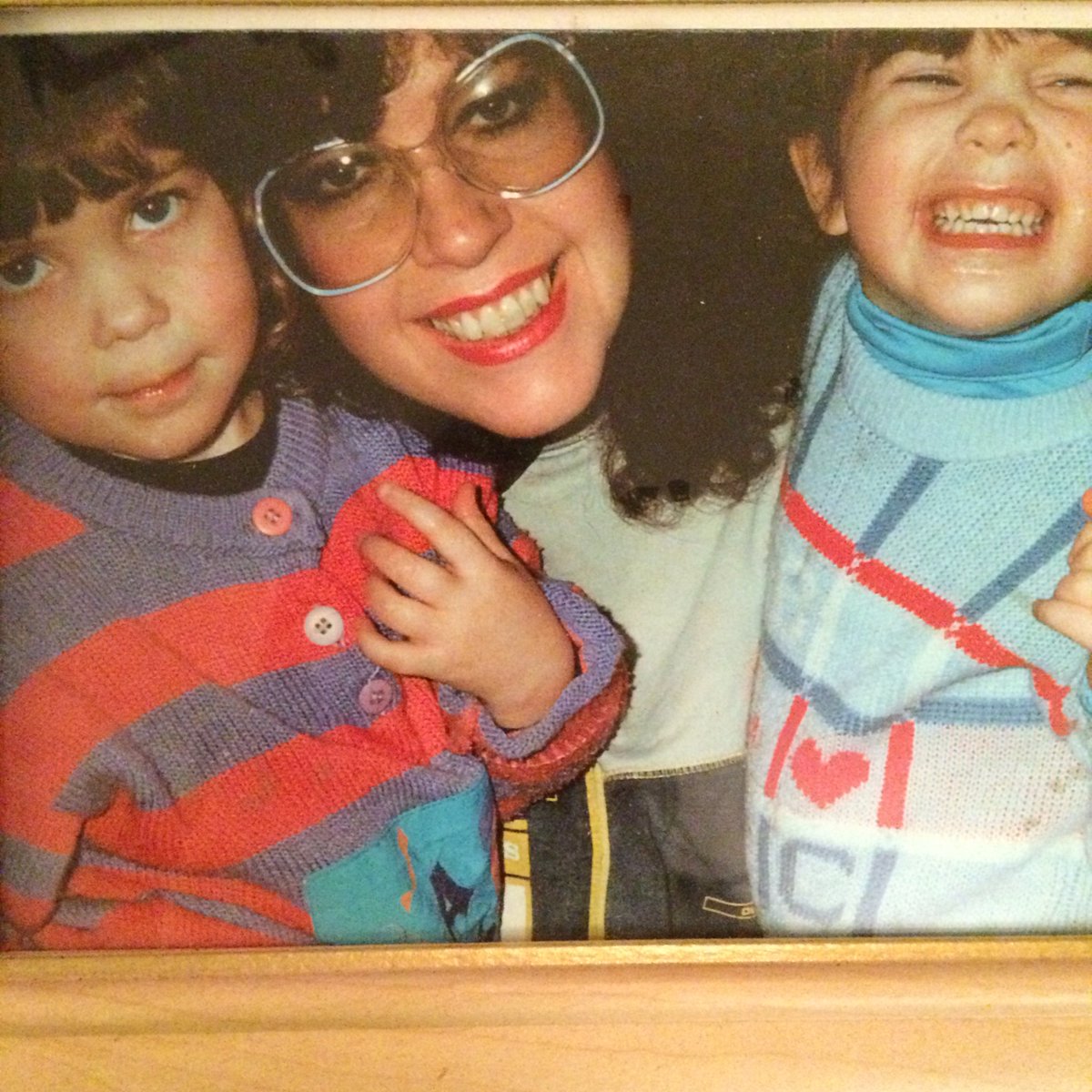 AliceSmall_'s tweet image. How lucky a gal is to have these princesses beside her 😘💕👑 @maripine @phoebesmall