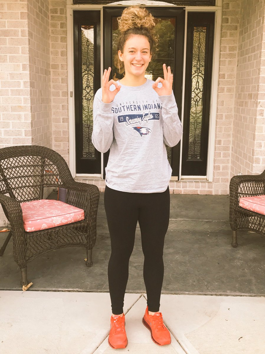 BRo32's tweet photo. Yet another @TheIndianaElite heading to play ball in college ... Congrats to Emma DeHart on her verbal✌🏽@USIAthletics #USIwbb🏀

#IELegacy https://t.co/4JWWnP8q30