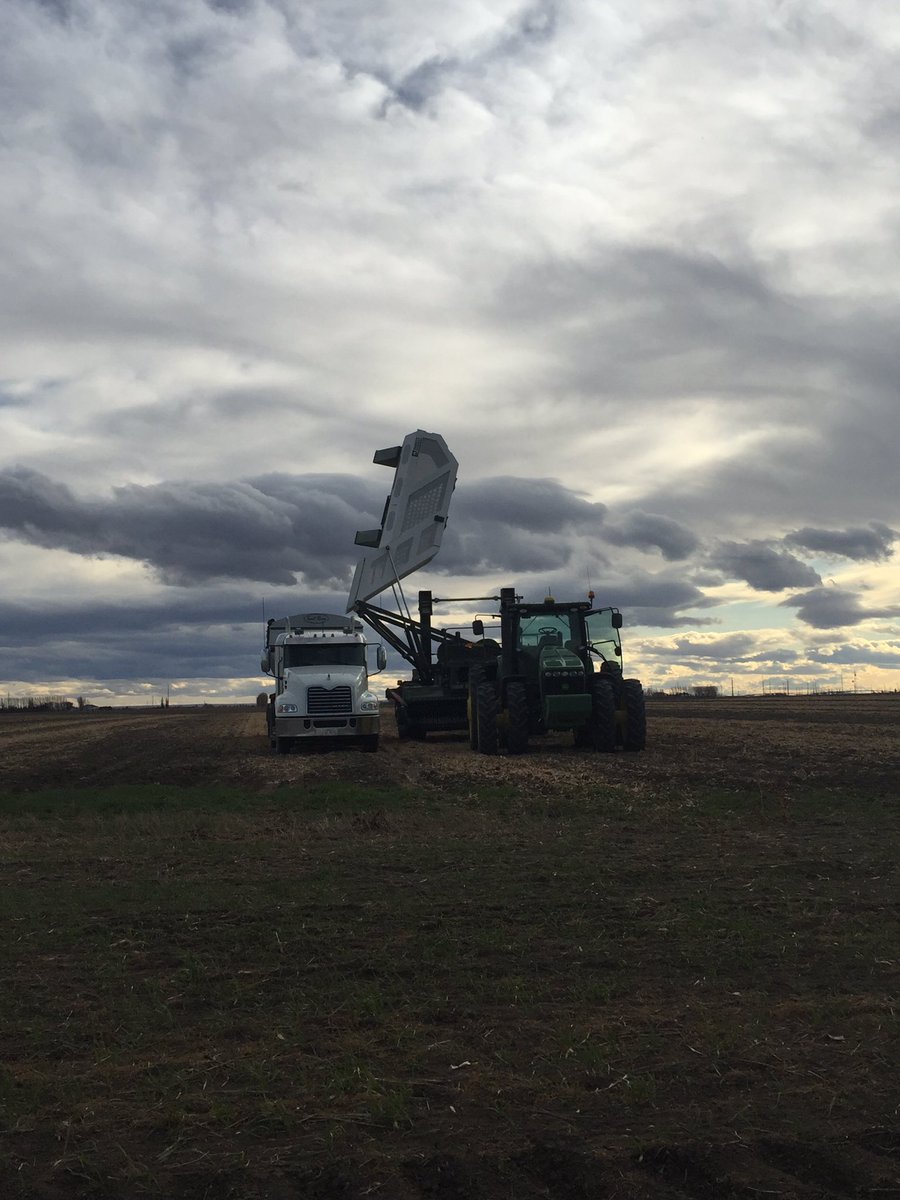 bos_mitch's tweet photo. After a month of rain and snow, dry bean harvest continues! #abag #harvest16 #Farm365 https://t.co/TAVnWyAtBl