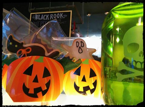 workingourfingerstothebone with great results! #halloweencookies #eastvanvillage #hastingssunrise