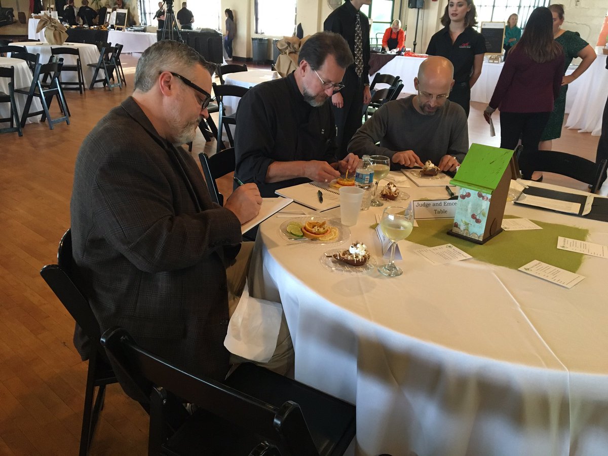 TheTreeBank's tweet photo. Thanks to @Marcdunham, @TheFoodDood and Kurt Fleischfresser for judging these tree-ats! #Tree2Table https://t.co/CC1prRz0Zu