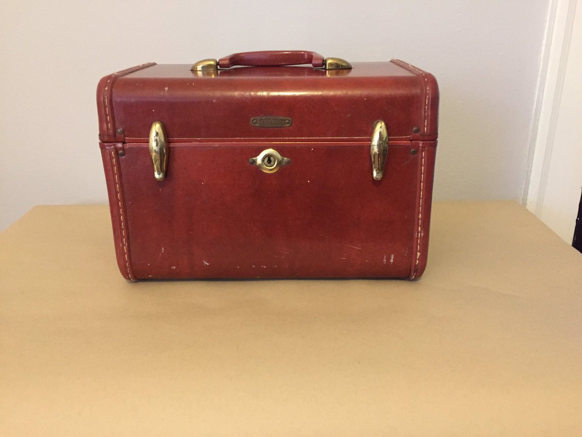 Prairiepicks's tweet photo. Vintage 1960's Samsonite Train Case/Makeup Case $65 #prairiegirlpickings #Booth313 #vintage #heritagetrailmall https://t.co/bTZphKiKiv