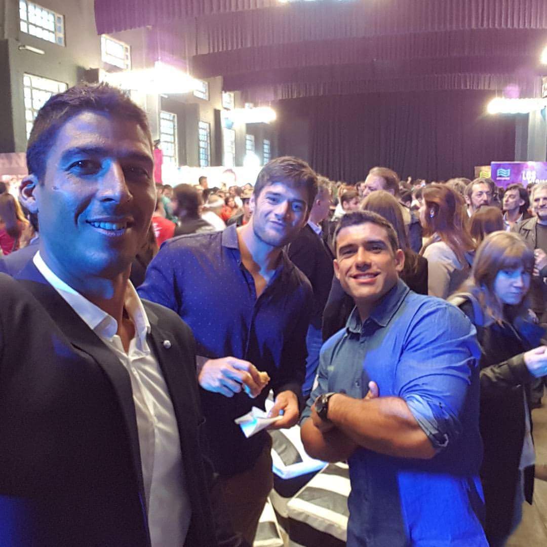 En el relanzamiento de @DXTVparatodos <a href="/CanalPakapaka/">Pakapaka</a> <a href="/CanalEncuentro/">Canal Encuentro</a> los 3 con el mismo estilo <a href="/devreoficial/">Devré</a>