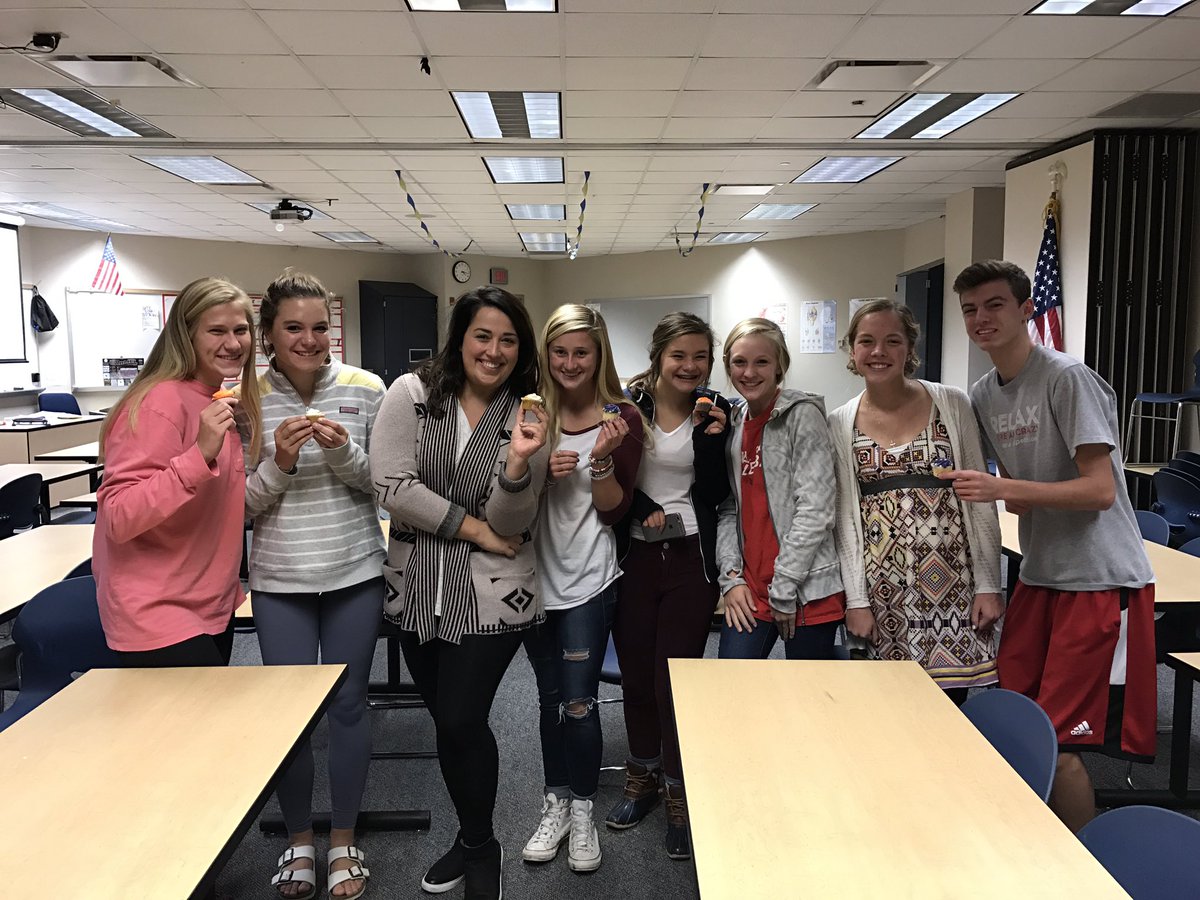 cupcakesncaring's tweet photo. First meeting was a success !!! Thanks to Amanda Clark for coming in !! https://t.co/x3aWWcXVtz