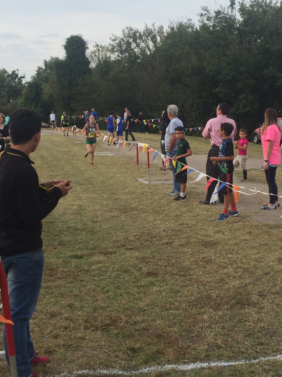VBSDActivities's tweet photo. Congrats to A. Ming, 1st place in the River Valley XC Championship! https://t.co/lCcpnEUNdK
