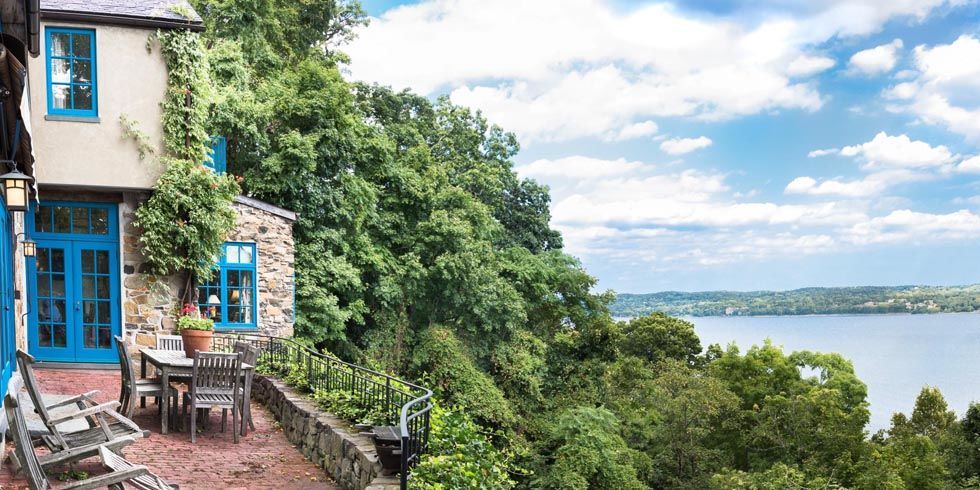Diane Sawyer's new home looks like it belongs in provincial France. Take a look at this charming home and see whe... elledecor.com/celebrity-styl…
