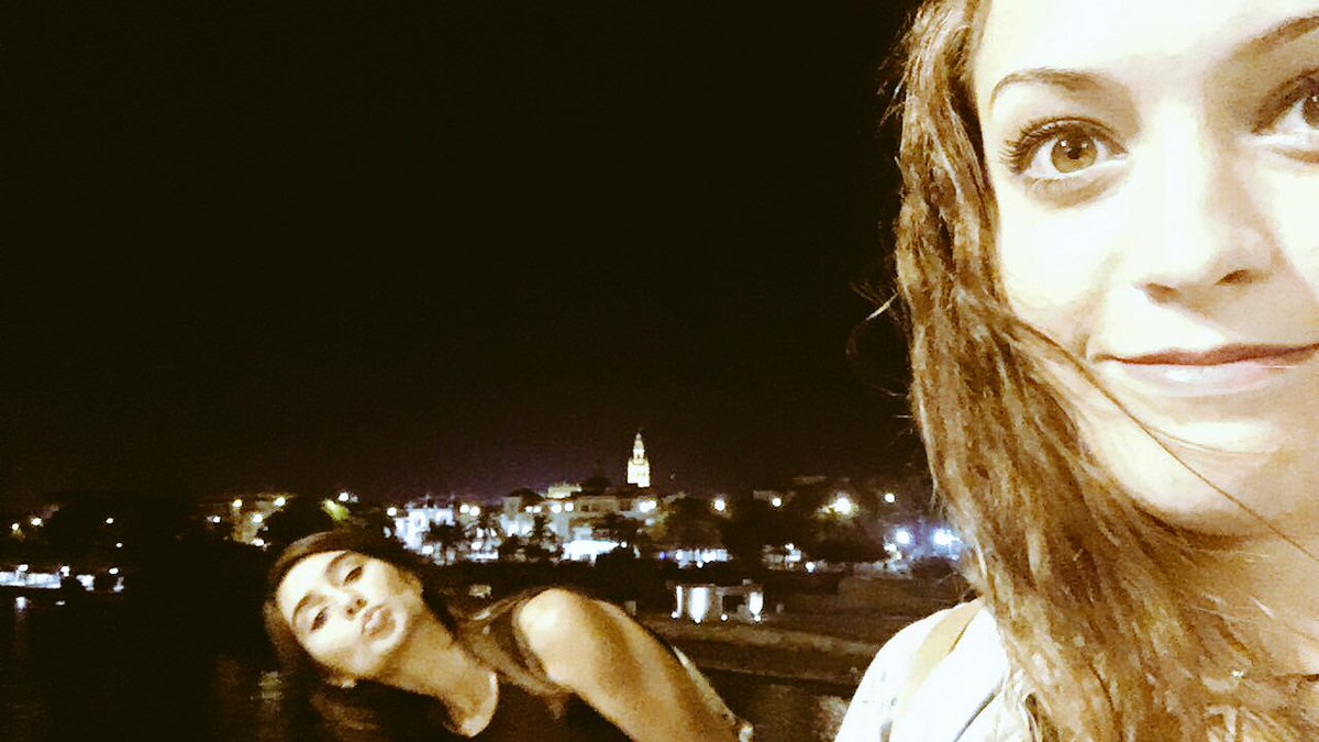 CharoGarrucho's tweet photo. 👑 de safari😂 @SorayaGL https://t.co/TbOV70w521
