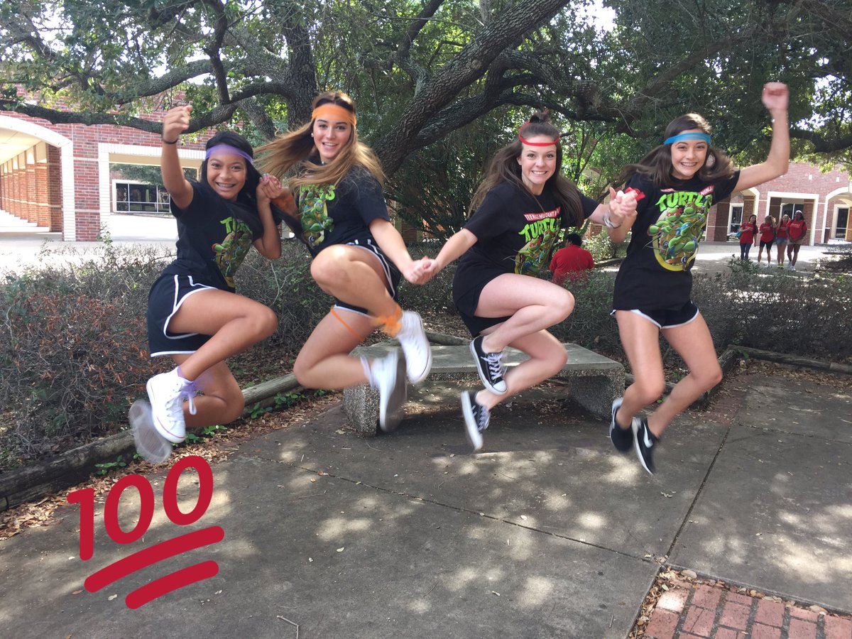 cayv_v's tweet photo. i'm actually wearing a youth medium shirt :) #hocoday2 #smallpeopleprobz #beatlake #imactuallyaninja #andaturtle 🐢 https://t.co/6aBhtnS1R1