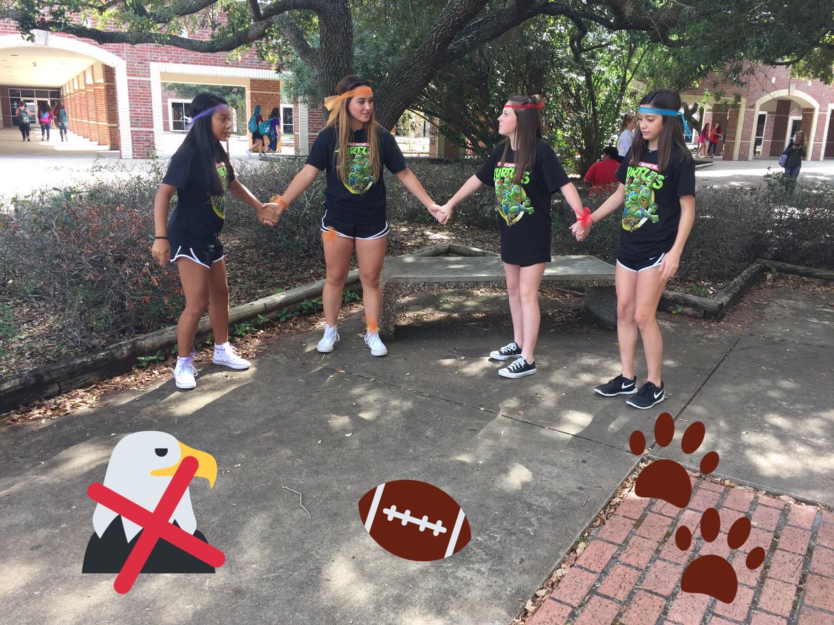 cayv_v's tweet photo. i'm actually wearing a youth medium shirt :) #hocoday2 #smallpeopleprobz #beatlake #imactuallyaninja #andaturtle 🐢 https://t.co/6aBhtnS1R1