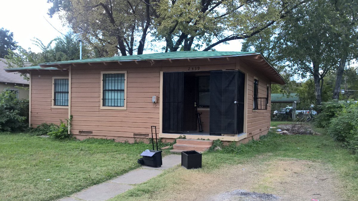 MLevel_DPD's tweet photo. @DallasPDVCTF @DallasPD @DPDJunger Narcs&amp;Metro take drugs, guns, &amp; susps from  2400 Harding. WeWontStop https://t.co/gmZ0jQcWDQ