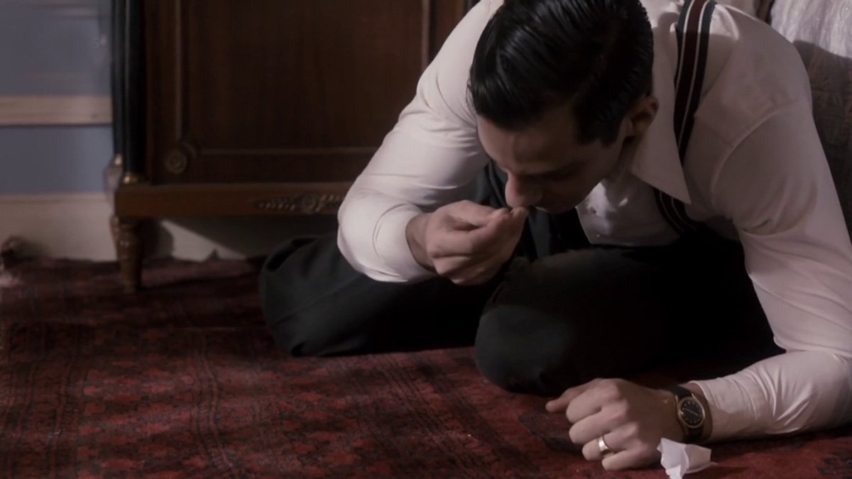 En #Sonata8 hay drogas para todos... ¿Se consumían tantas en los años 40? rtve.es/v/3768647/