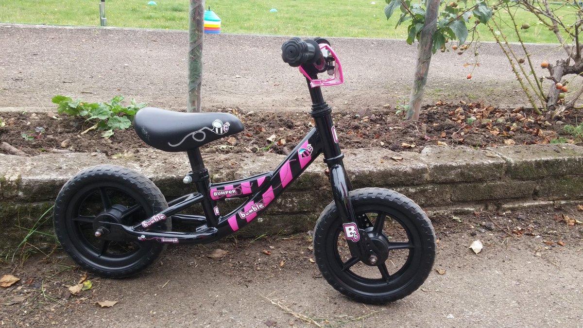 highamhillhub's tweet photo. This is genuinely a BMX bike for a toddler....how cute is that?! #wellcute #COG #nobiglegsallowed https://t.co/NMFITRqqVI