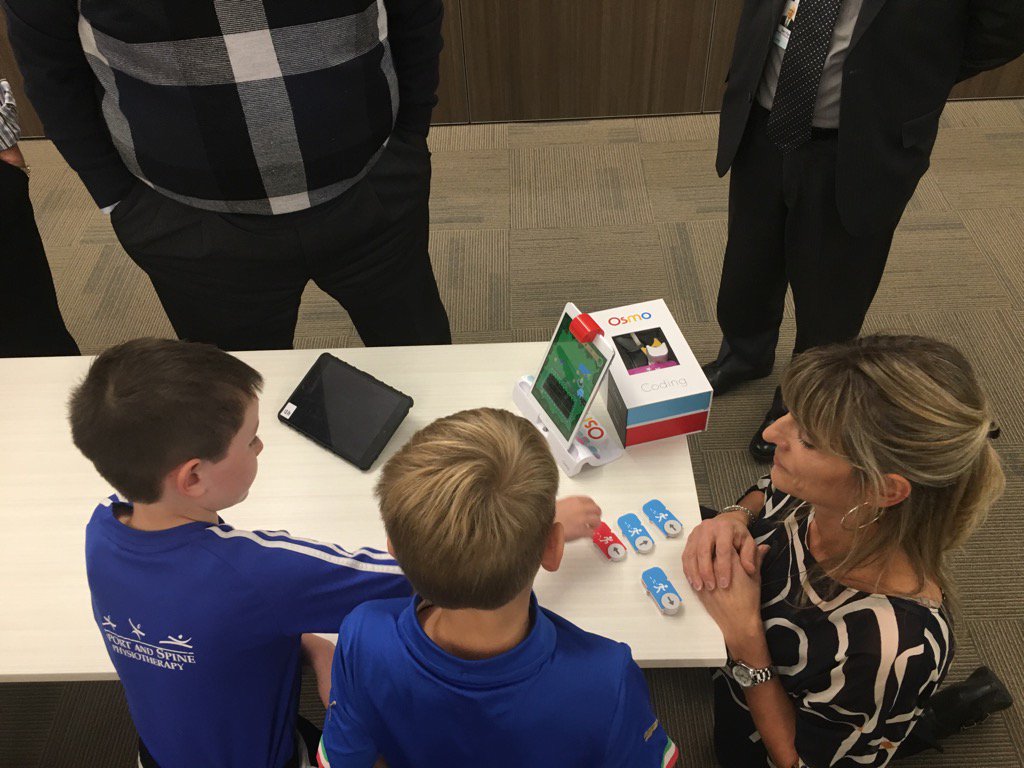 leadlearner21c's tweet photo. #SCCDSB Ss show Trustees the value of coding. Soon to be leaning with @LambtonCollege @RobKardasLC @DMezzatesta1 https://t.co/vEm3BJGZr1