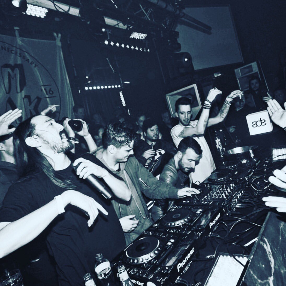 🤖⚔️👾⚔️💀⚔️👹 @martingarrix @dondiablo  @lushandsimon https://t.co/grxz06ftNu