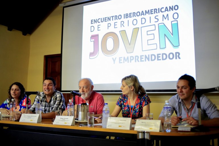 DLasAmericas's tweet photo. #CumbreJuventud Foro Iberoamericano de comunicación analiza el nuevo periodismo y sus retos https://t.co/Kb9BfVMCIh https://t.co/mNFLwmtRIl