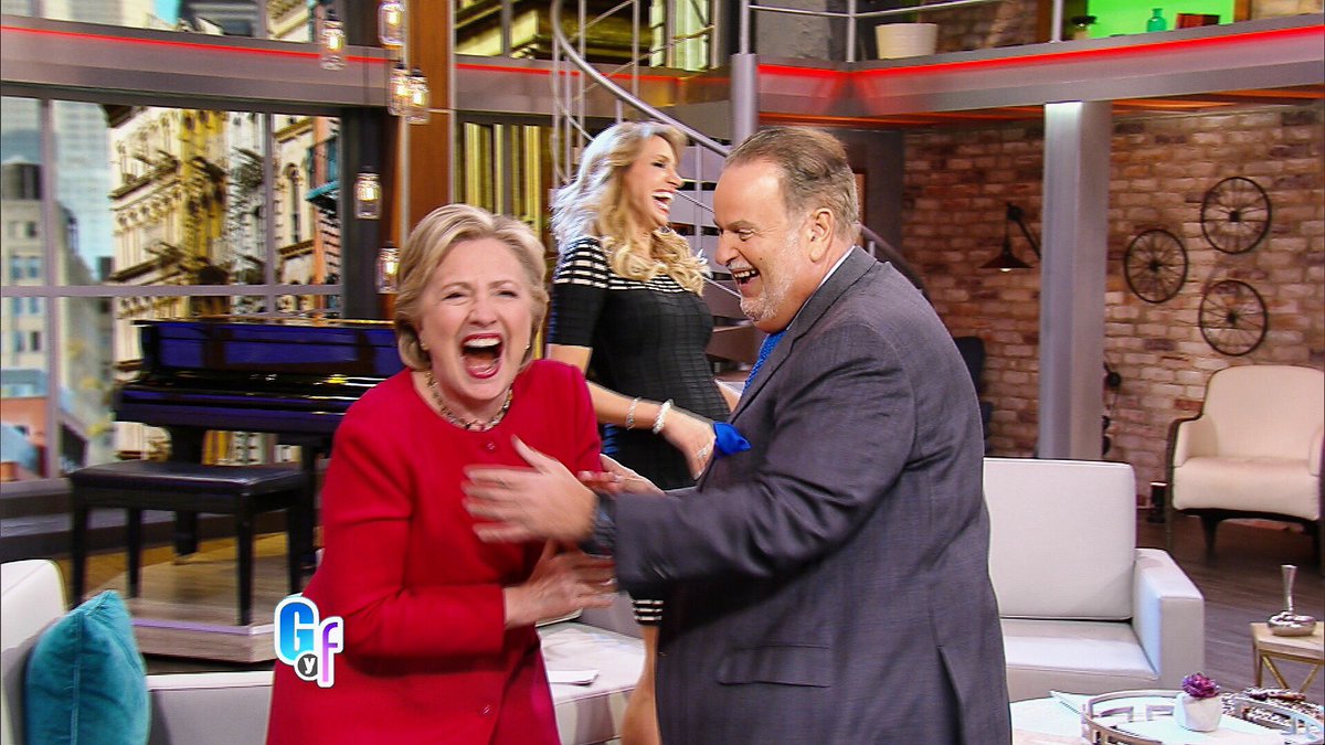 ElGordoyLaFlaca's tweet photo. #CostaOeste no se pierdan a @hillaryclinton gozando con @rauldemolina y @liliestefan 💃 #HillaryEnGyF 🇺🇸 https://t.co/CGGLh9bccq
