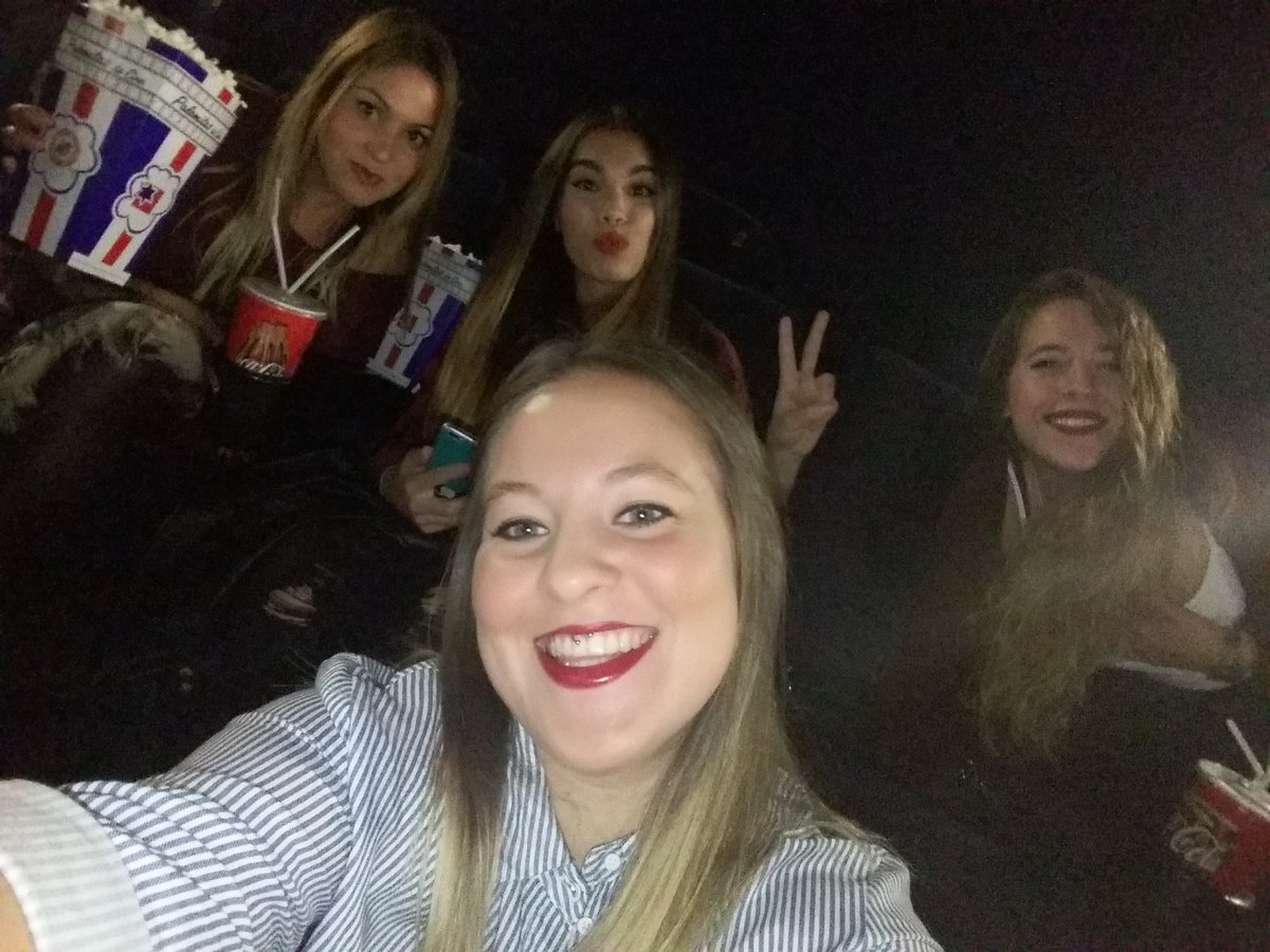 LorienteNerea's tweet photo. Cuando la vida te regala personas increibles!Ellas❤ #UnMostruoVieneAVerme https://t.co/Bo02upSCku