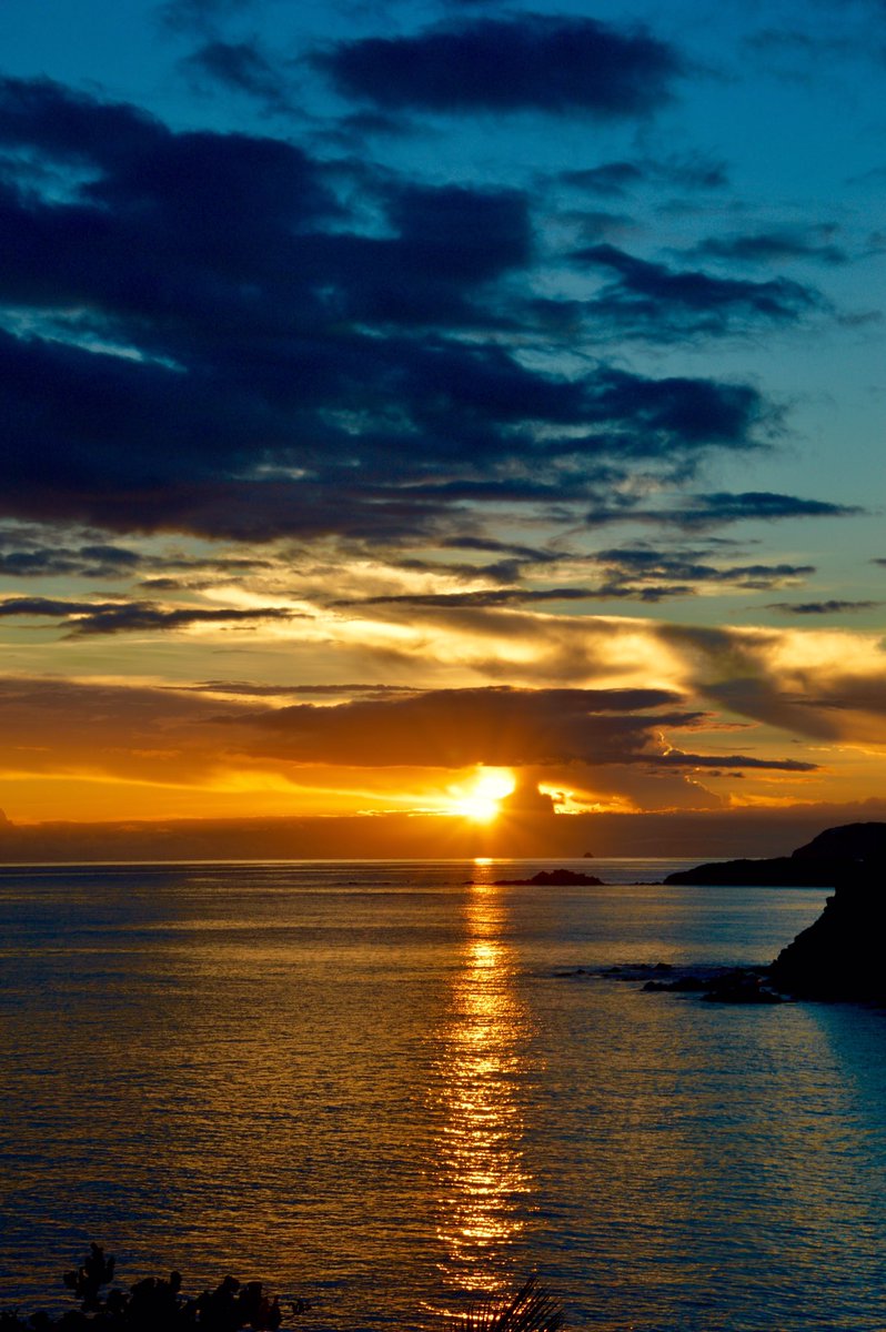 Jeffbuff's tweet photo. Another St. Thomas sunset.     #usvi #StThomas  #USVirginIslands https://t.co/gQmw2EBmpd