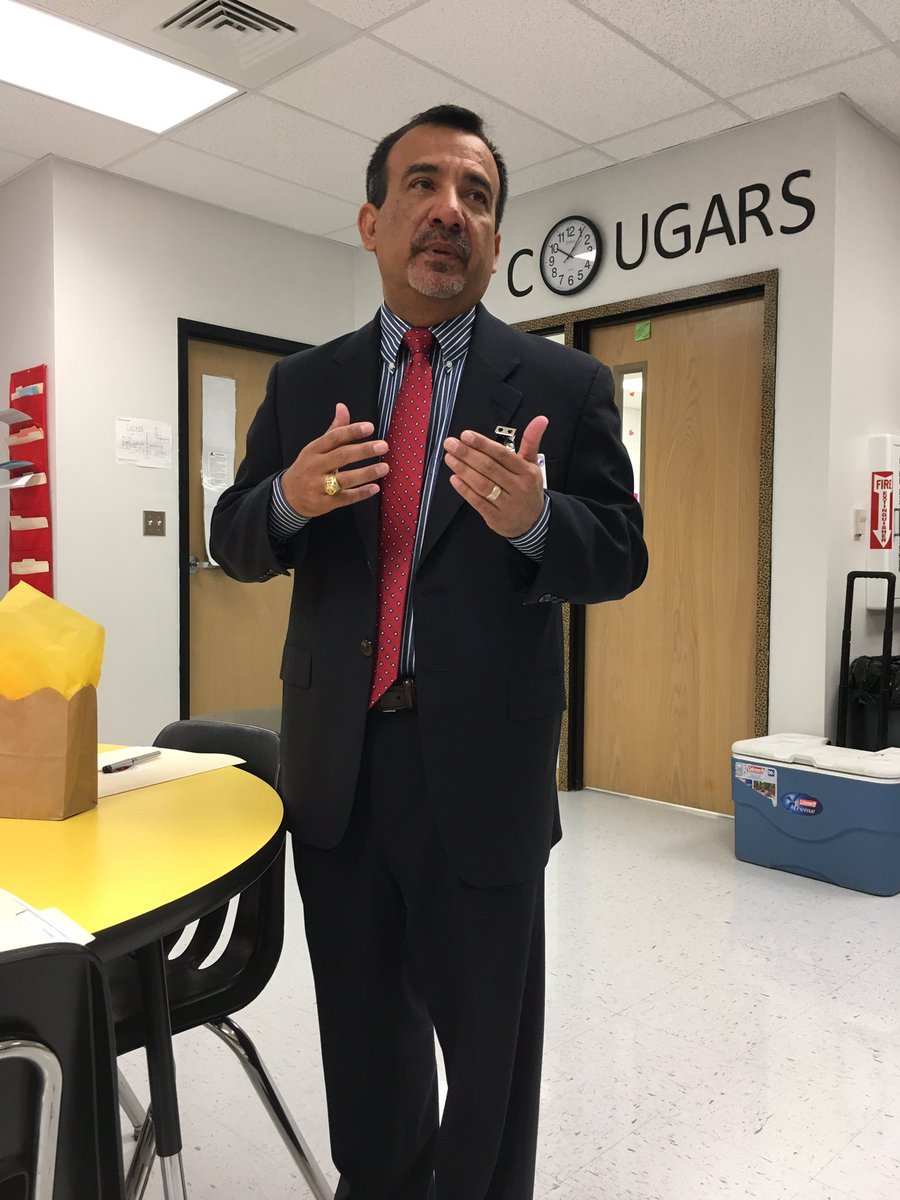 Butler_ES's tweet photo. Paul Covey leading our group as Regional Director for Raise your Hand Texas. We raise our hands👋🏻👋🏻@RYHTexas https://t.co/aab1BjT597