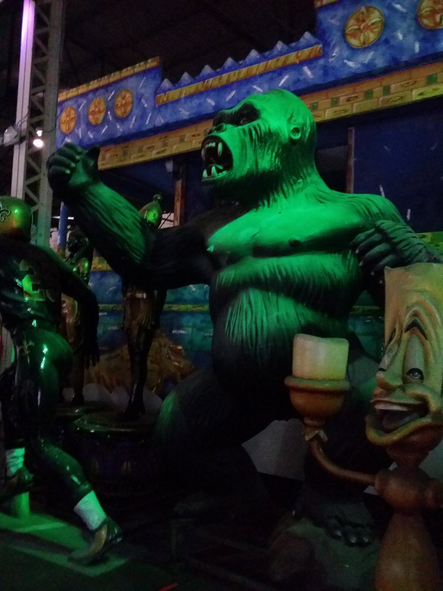 MyCareerManager's tweet photo. Having a blast at #MardiGrasworld in #NOLA #EMBA2016 https://t.co/bj6UmPoe7F
