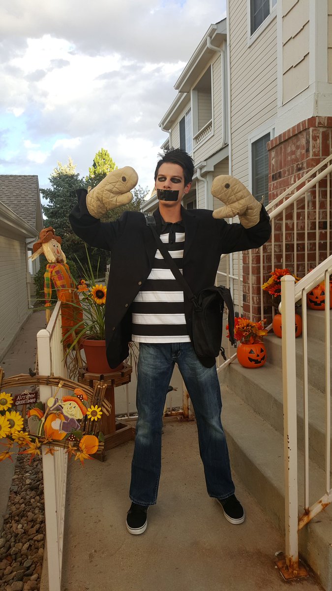 4TracyD's tweet photo. @TapeFaceBoy Hope my boy can do you justice this Halloween 😀 https://t.co/i5XrG0Vf8h
