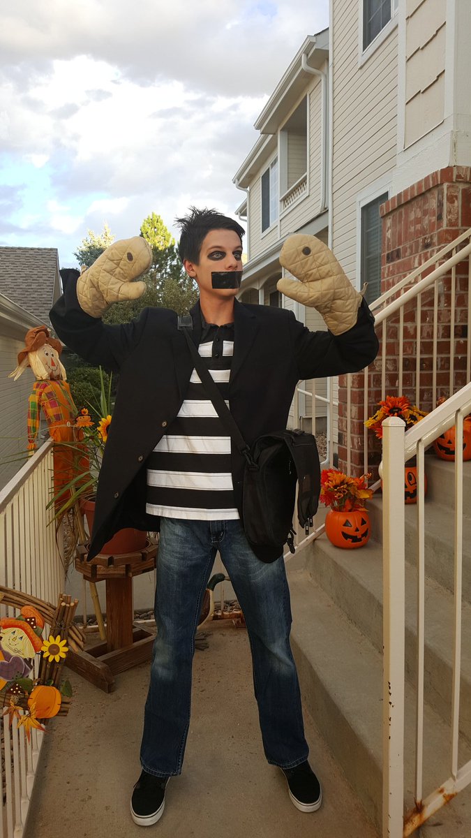 4TracyD's tweet photo. @TapeFaceBoy Hope my boy can do you justice this Halloween 😀 https://t.co/i5XrG0Vf8h