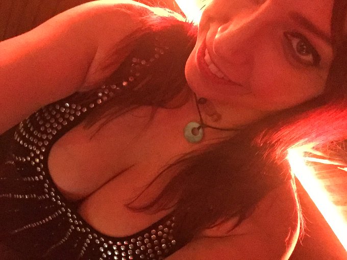 KARAOKE TONIGHT! 👏🏼 🎤 I'm bringing the big tata's tonight! Cum play with us! @SardosBar #PSK @pornstarkaraoke<a href="/tag/psk"class="tags"><span>#psk</span></a>