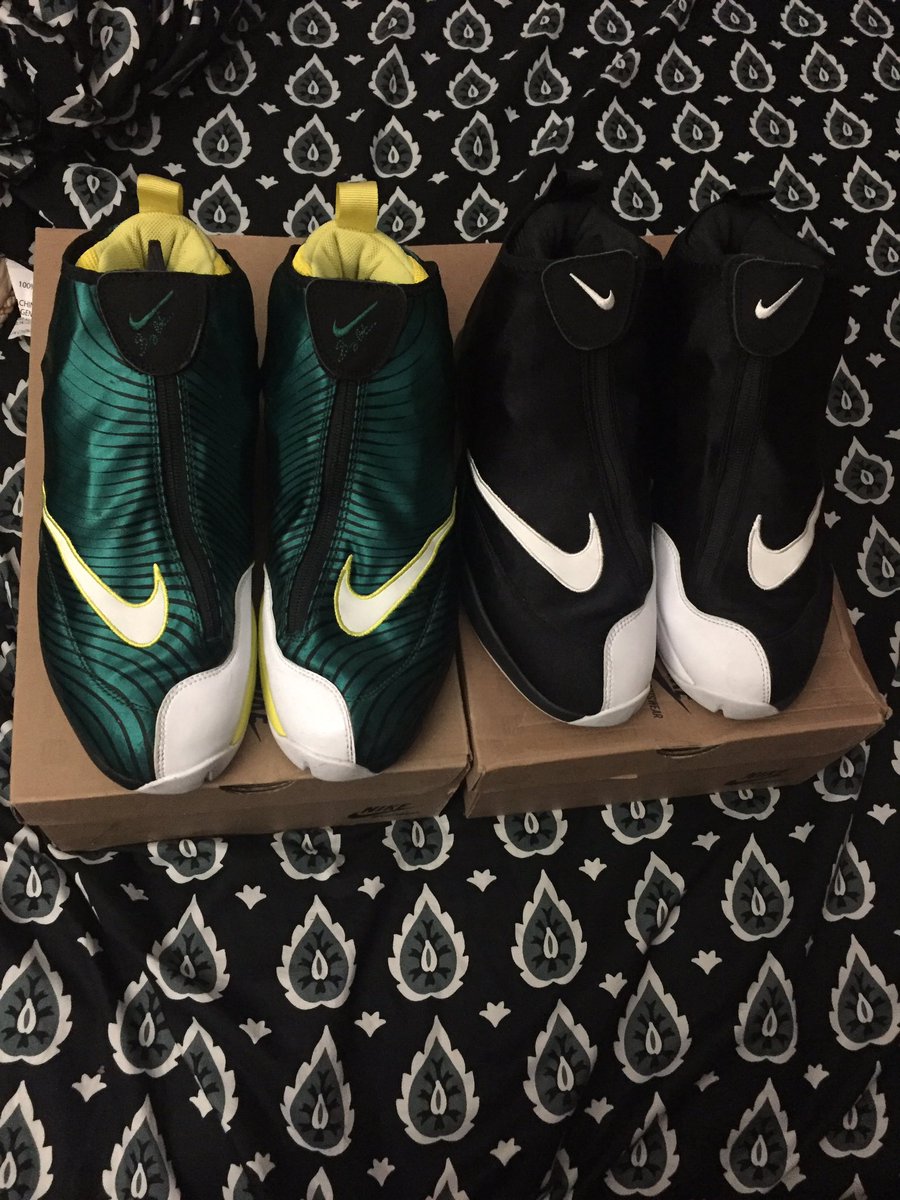 SyP_Rodgers917's tweet photo. Worn Air Zoom Flight 98' The Glove Sole Collector &amp; Black/White Sz 10.5 $200 shipped @RetailTuesday @MicNice #RetailTuesday https://t.co/8rw2DbpRpz