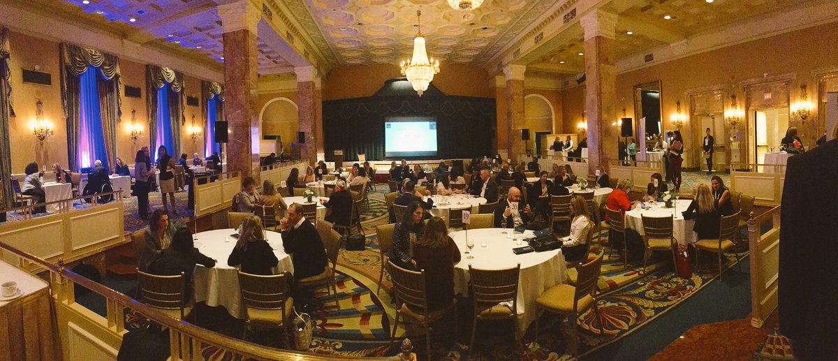 lauralux's tweet photo. Over 100 mentors and mentees speed networking at @FWEBC's first ever #ESeriesToronto. @KPMG_Canada proud to support such a fantastic event. https://t.co/T6pEoIySVO
