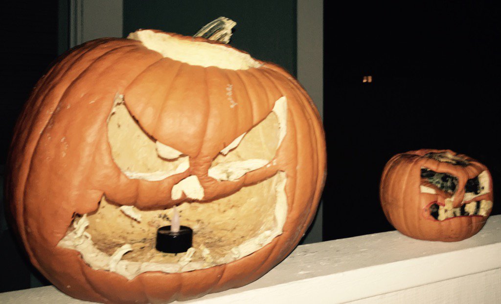 jdj494life's tweet photo. Our #JackOLanters scary AF Whatchu workin with? #Haloween2016 https://t.co/yZXhqsm7Wu