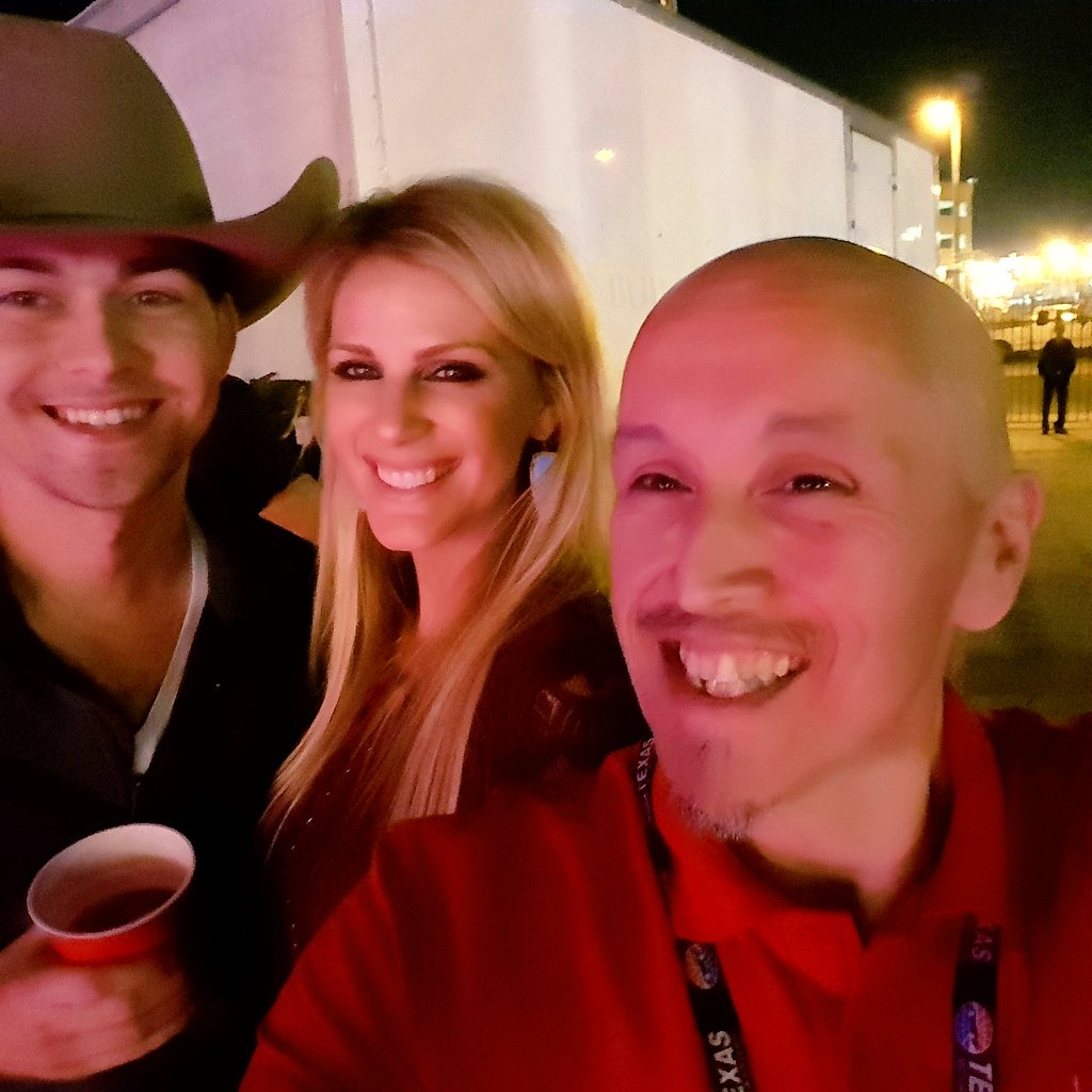 Gainesradio's tweet photo. Backstage fun at @KIX106 Fall on Beale with surprise guest @wmmorgan and @jenwayne thank you @runawayjune and @GrangerSmith
#FallonBeale https://t.co/aZu1Lw0NOV
