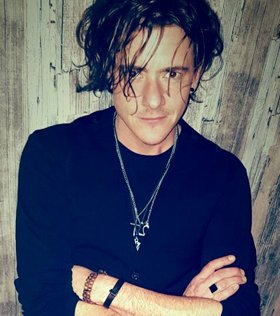 ‘Verbinding maken met kunst is mijn passie’ #interview <a href="/atelier_lennart/">Atelier LennArt</a> #dekunstvan #langlevekunst ow.ly/D9BG305tgp1