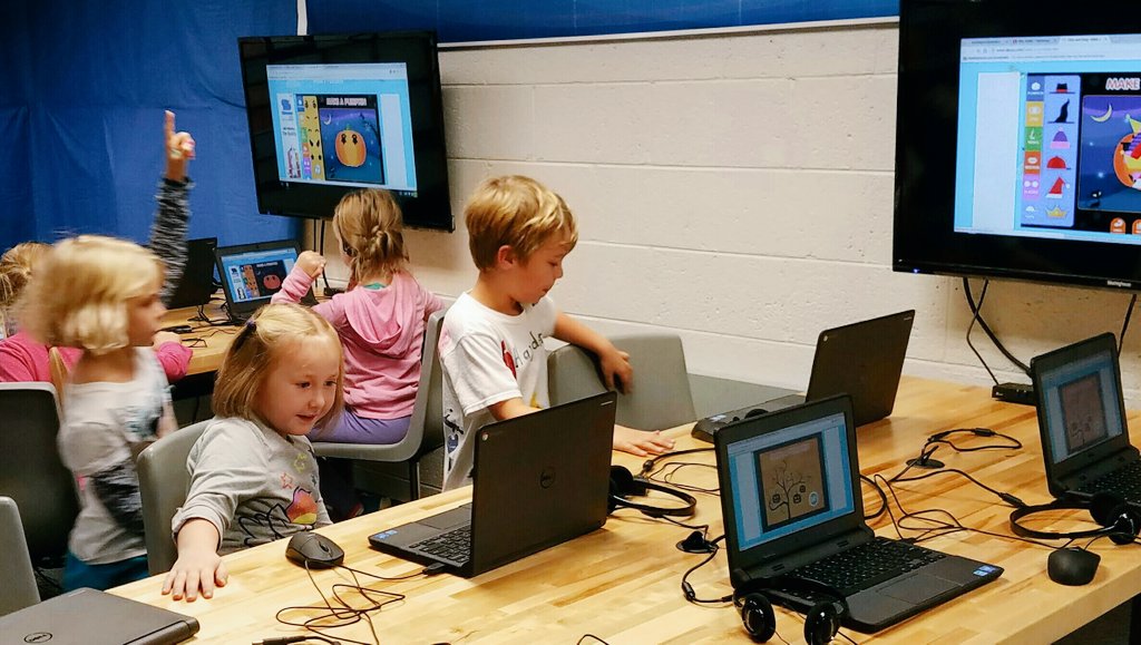 techcainj's tweet image. So great to be a 1st grader and leading your team in Halloween team building! @lindseyforbes  #mirrorscreen #newtechnology  #collaboration