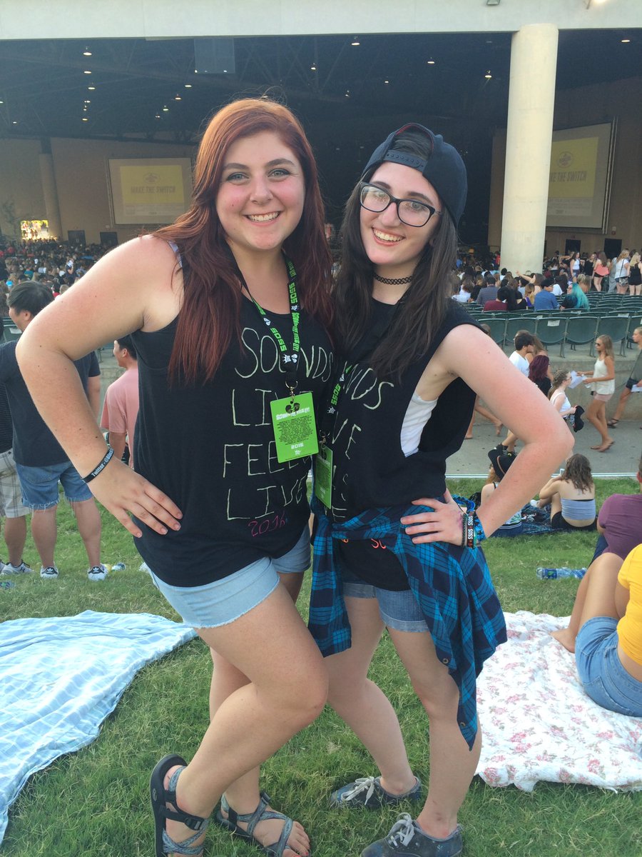 JetBlackJCF's tweet photo. Take me back to #SLFLAtlanta please. Meeting @ASummerHigh and @HeyViolet was the best experience ever and I will never forget it. https://t.co/RsEufbqRL5