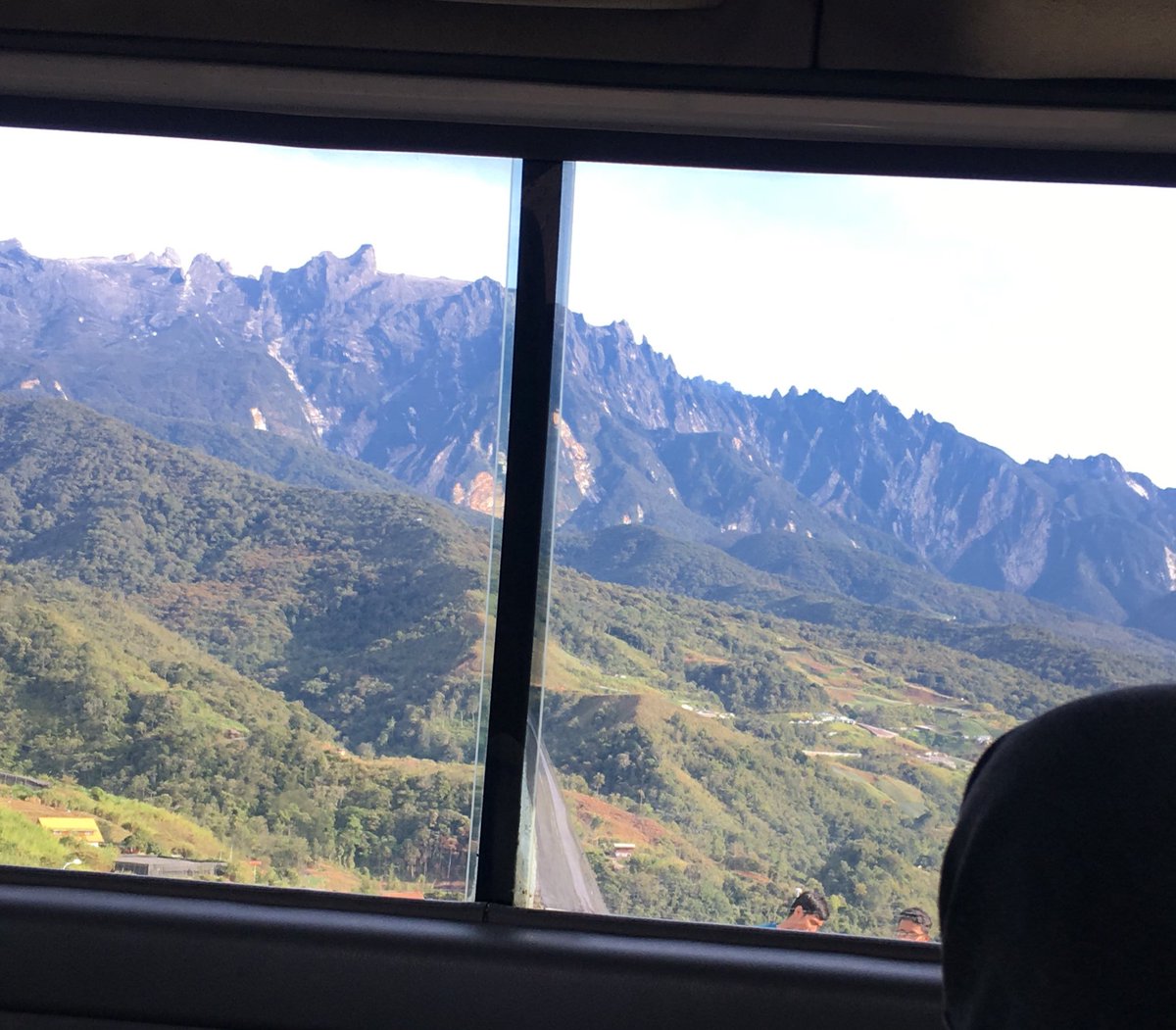junaidiDaydee's tweet photo. Di sebalik tingkap... #vancatarkotakinabalu #cuti2sabah https://t.co/RUF5rfUJIU