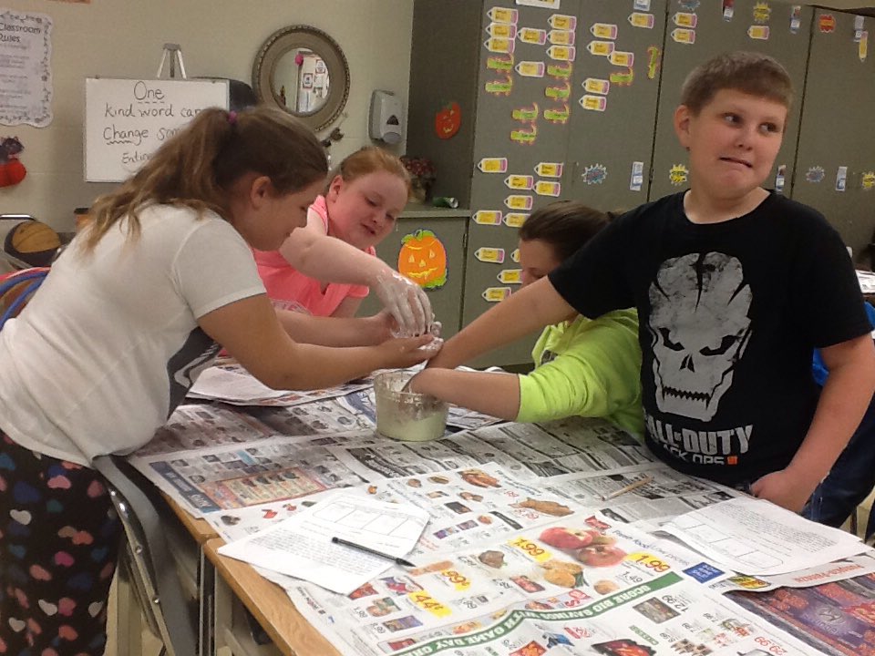 MrsKennedy134's tweet photo. Is it a solid? Or is it a liquid?  Students experimented  with Oobleck on Friday during science.   #EWGameOn https://t.co/o7CzkH7821