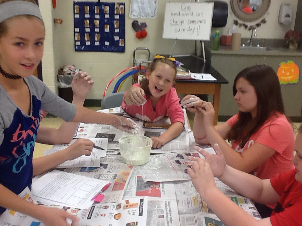 MrsKennedy134's tweet photo. Is it a solid? Or is it a liquid?  Students experimented  with Oobleck on Friday during science.   #EWGameOn https://t.co/o7CzkH7821