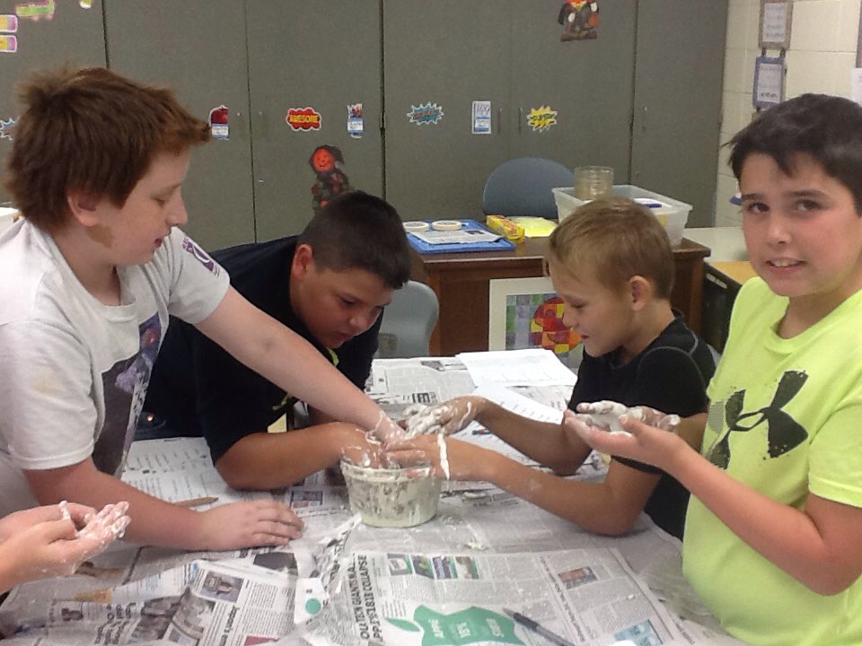 MrsKennedy134's tweet photo. Is it a solid? Or is it a liquid?  Students experimented  with Oobleck on Friday during science.   #EWGameOn https://t.co/o7CzkH7821