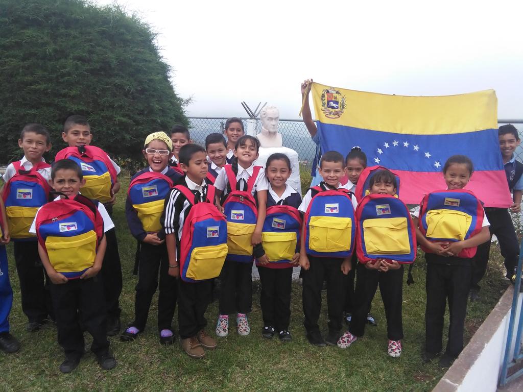 EB_ALTOMATEO's tweet photo. @jaureguic72015 @supervisionZET1 @EB_ALTOMATEO Entrega de Morrales y Colección Bicentenario https://t.co/kkgpnR4Nli