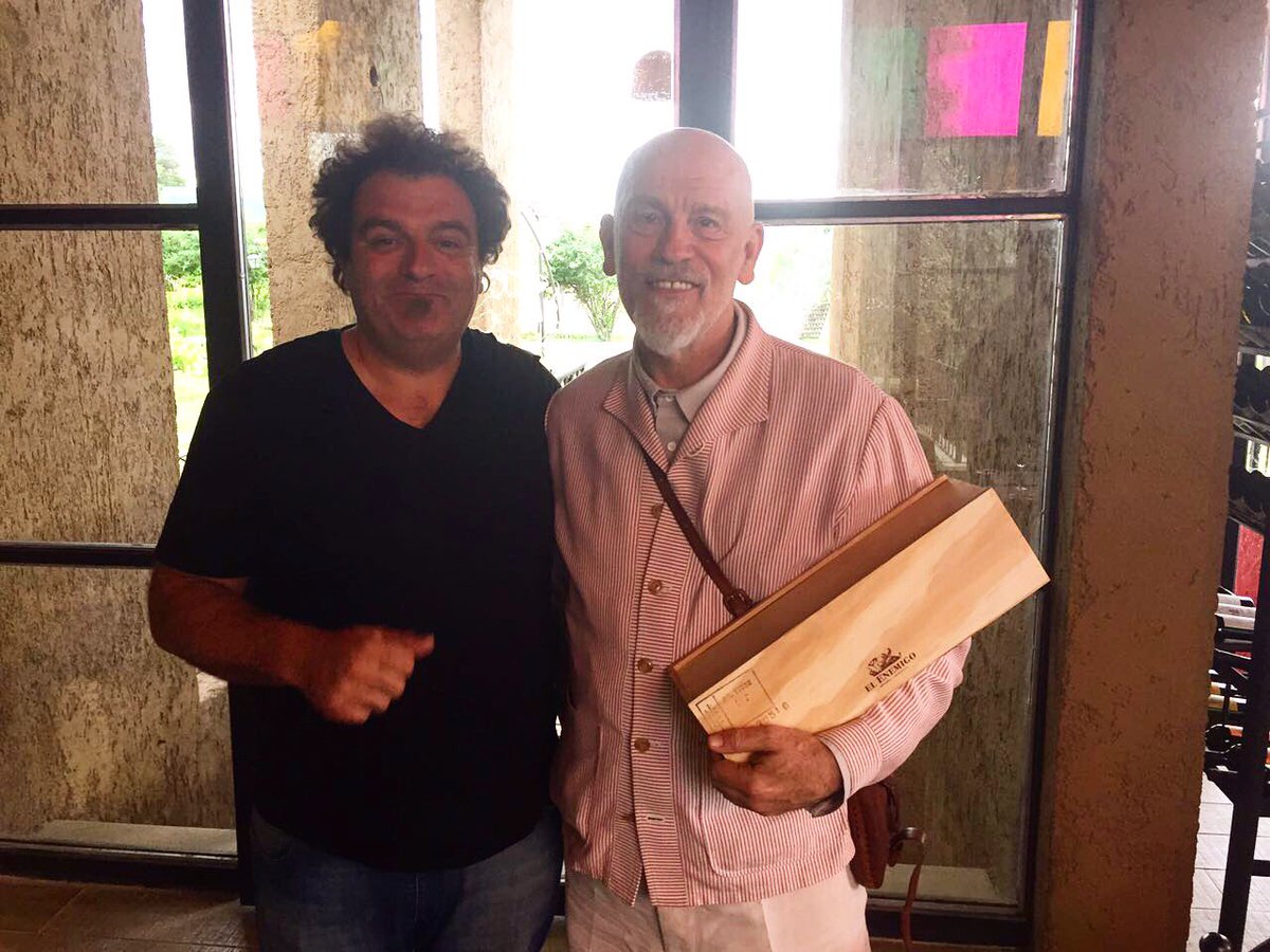 alevigilmalbec's tweet photo. Hermoso momento en una vida donde el sol ya no tiene lágrimas https://t.co/NgrP7nj8h5
