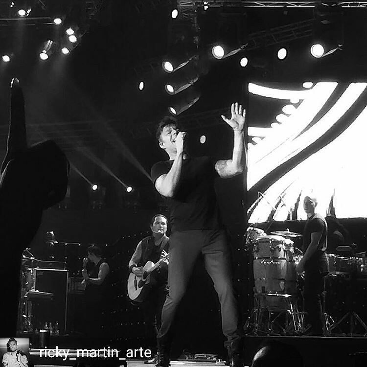 DesquiciadasRM's tweet photo. @Regrann_App from @ricky_martin_arte -  @ricky_martin #Rickymania #Movistararena #RickyMar… https://t.co/ObVGfkTJ5M https://t.co/Ctn11tQLM5