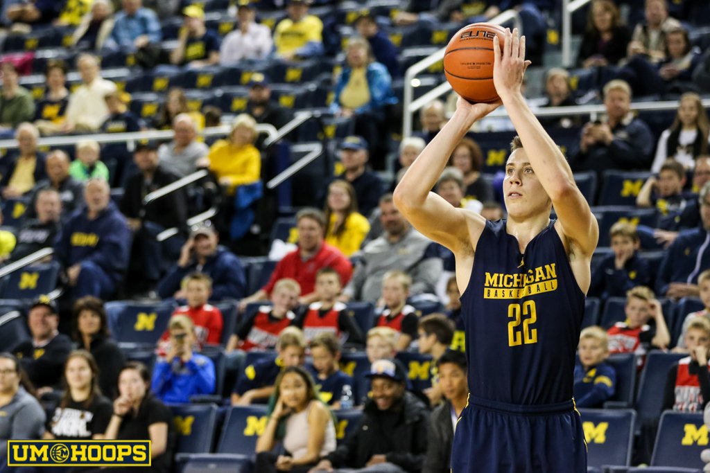DJPhotoVideo's tweet photo. In a 3pt contest, Katelynn Flaherty knocked down 21/25. Duncan Robinson kept pace but went 20/25 after missing his last shot. https://t.co/Sc6tgqgrO5