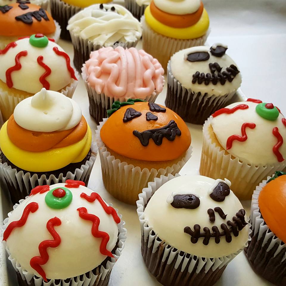 LocalSugarATX's tweet image. One week from Halloween means it's time to order some spooky cupcakes from @SweetishHill: bit.ly/29Walqy. (photo: @SweetishHill)