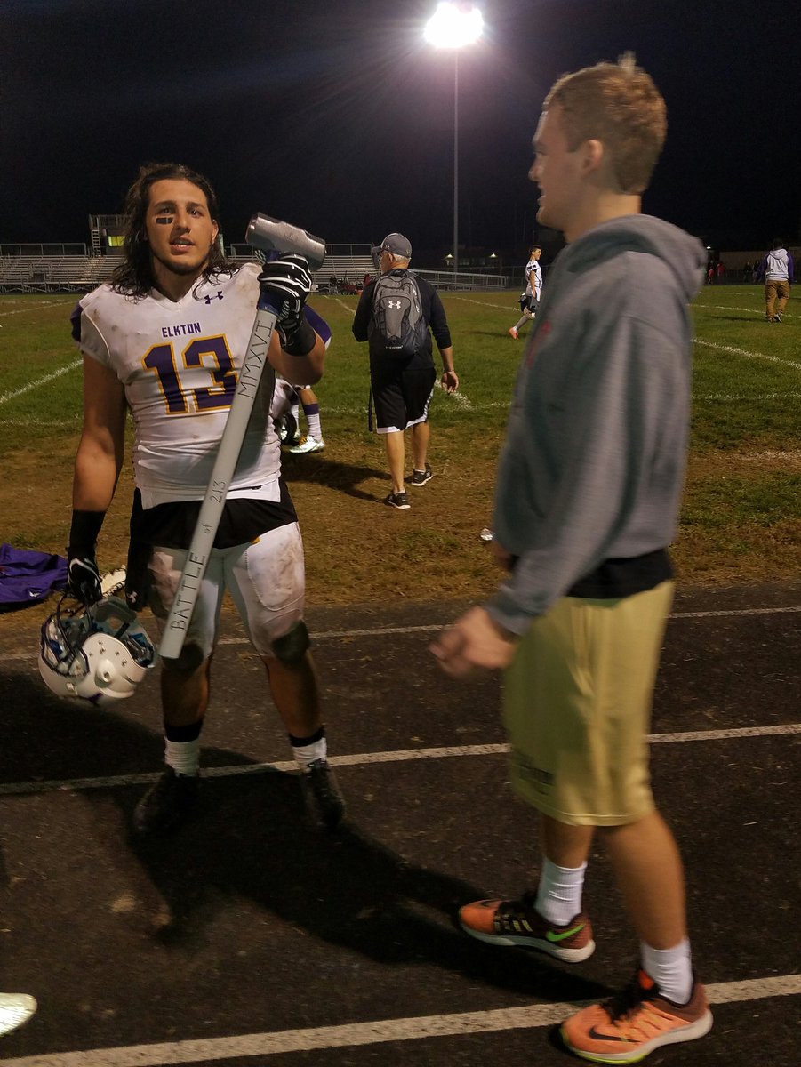 VitaminDee23's tweet image. Love that boy! Yes👉U @j_grace98  I can only imagine what you are telling🤔 Coach Achuff #defensivegenius #bffappreciationpost 😊