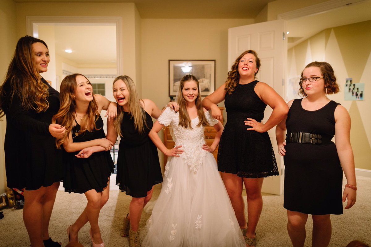 mel_davis2017's tweet photo. Me and my bride tribe 👰🏼👯😘💒❤️ #bffs #bridesmaids #lovethem #TWOMOREDAYS 😍 https://t.co/Z5MHqHcYHq