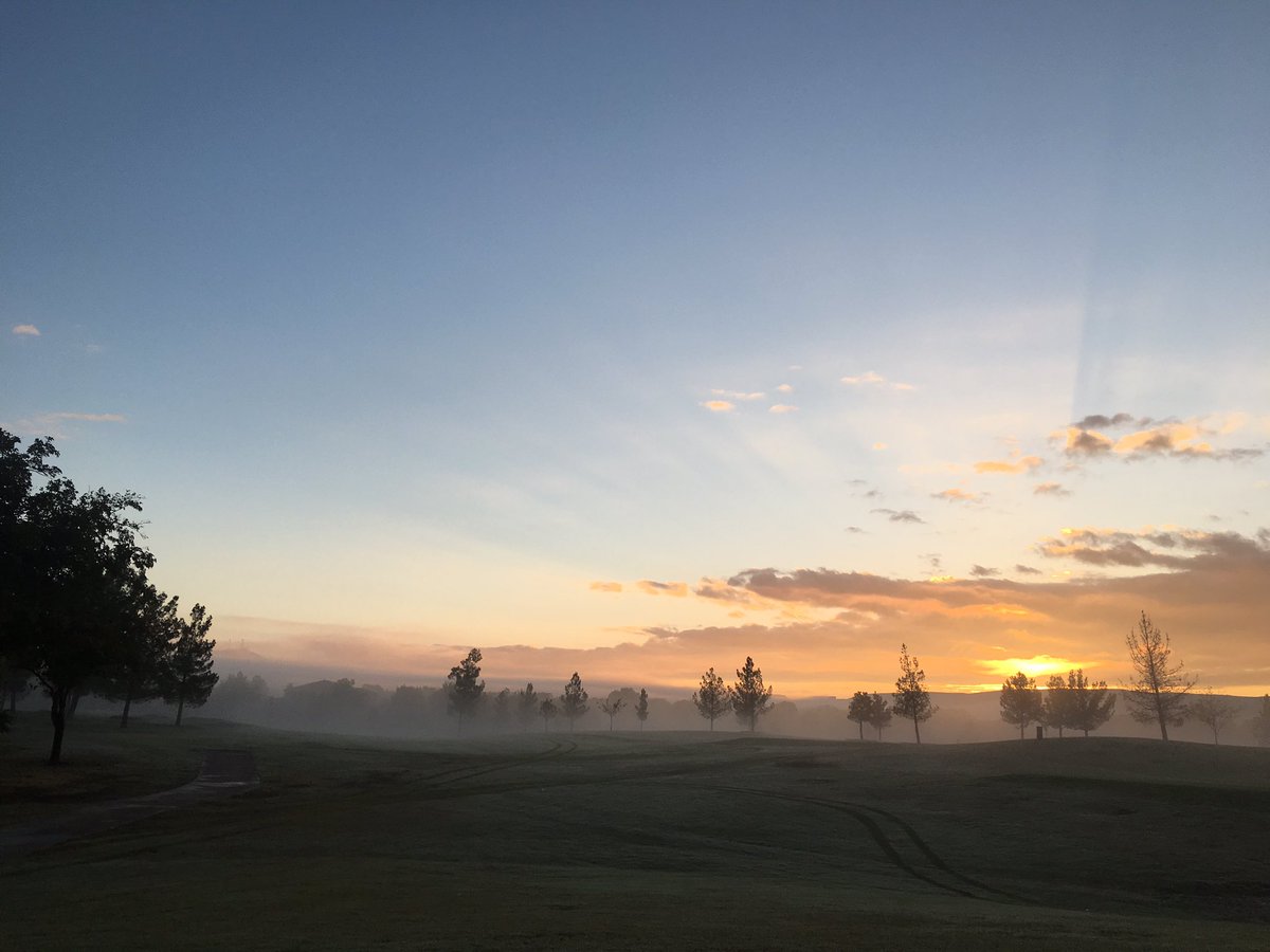 NeilEconomy's tweet photo. Yes it was an amazing morning @Bloomington_CC_ @BelongAtBCC @sunrivergolf https://t.co/5WTsUUhCqR